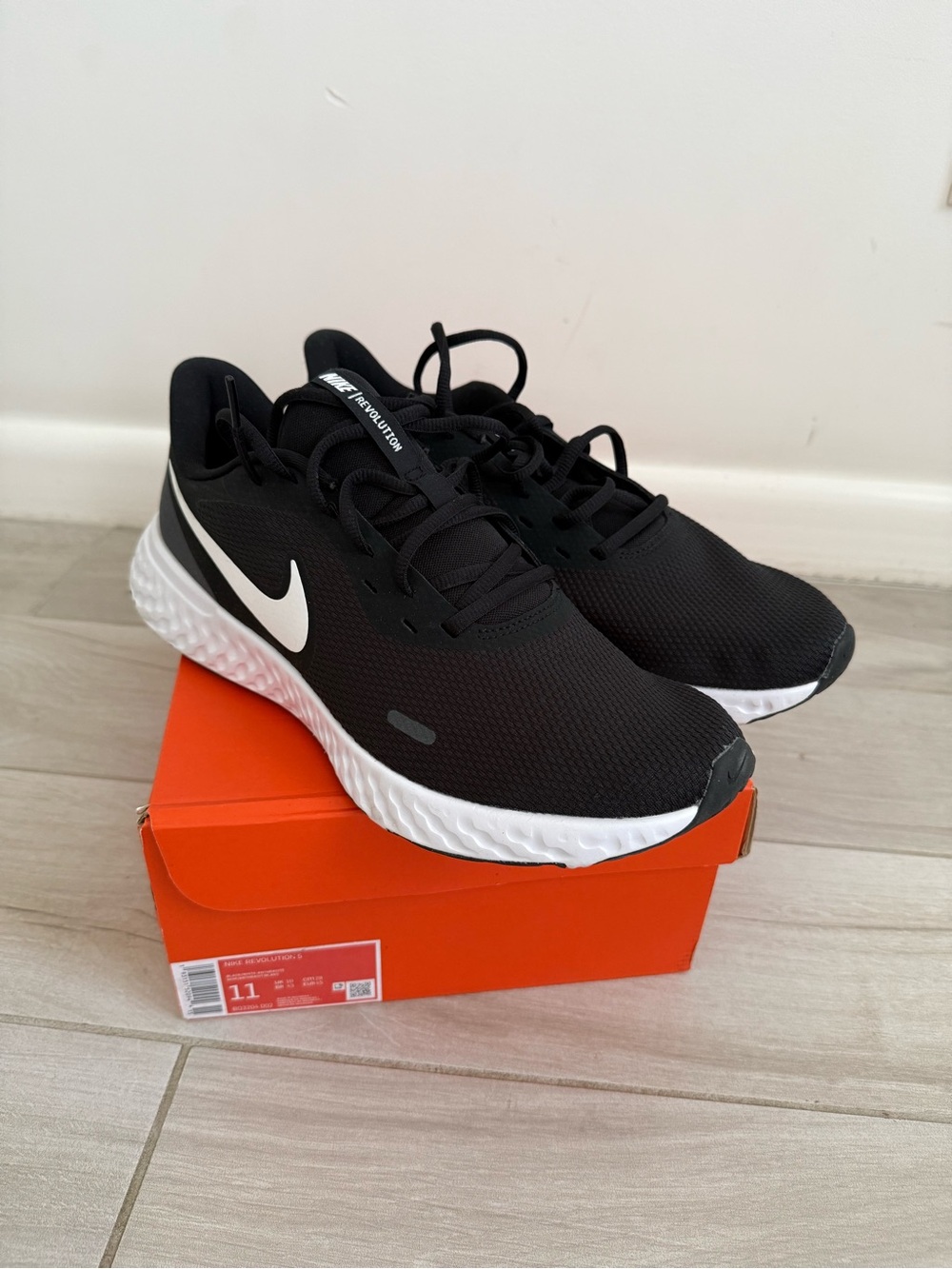 Nike Revolution 5 Men’s Running Shoes - Black/White, size 11, NWT